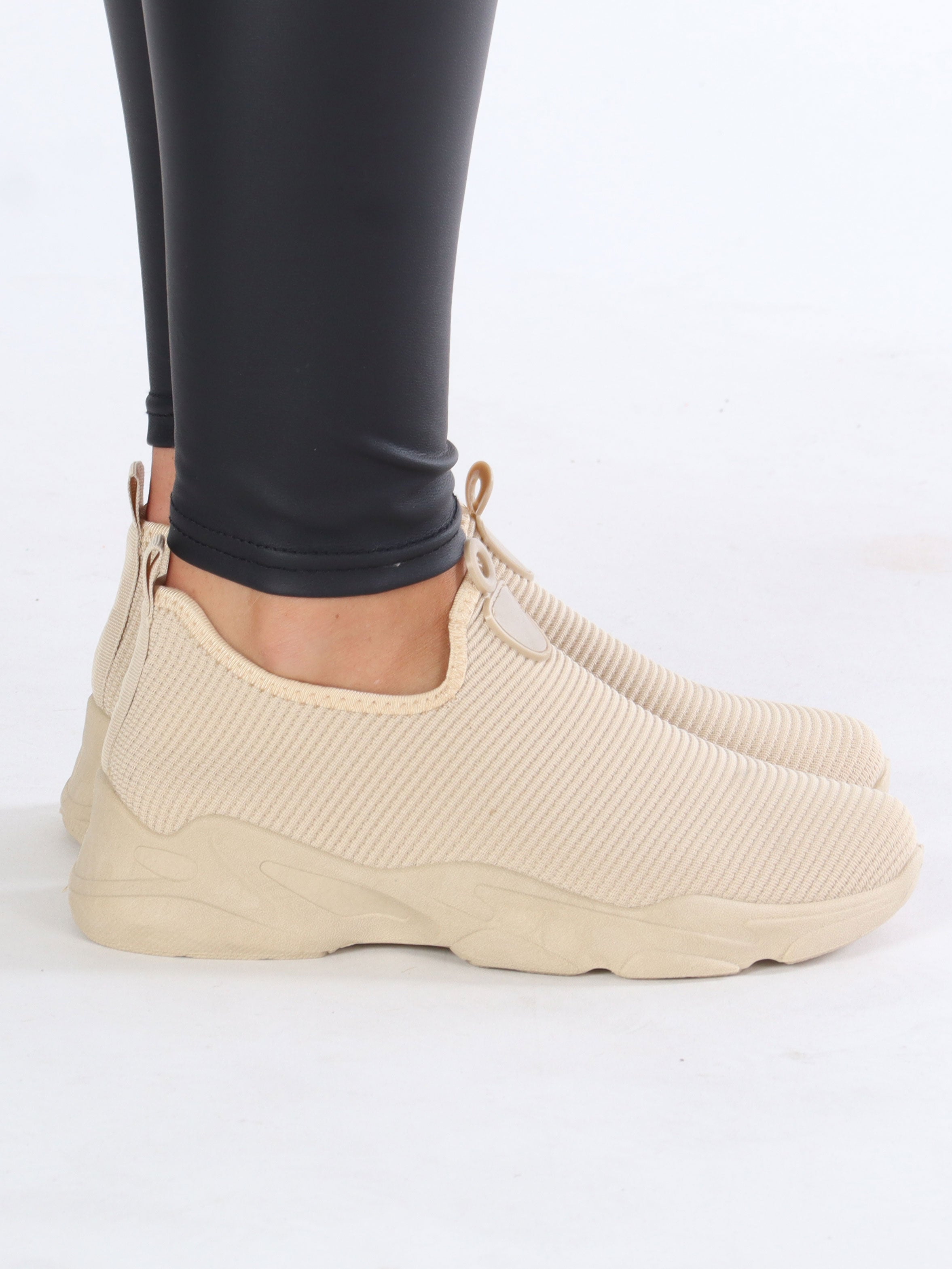 Maggie - Simple sokkesneakers i ribbet look